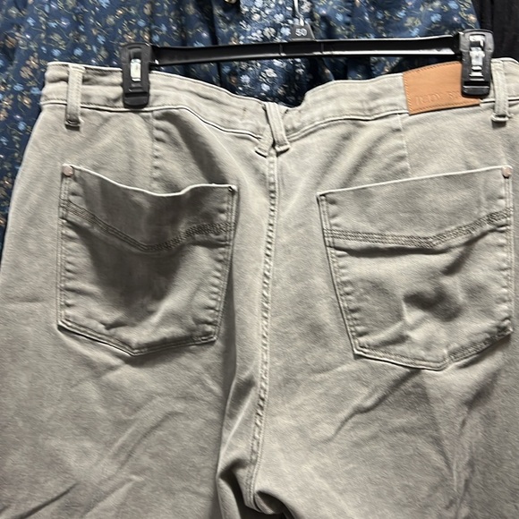 Judy Blue Olive High Rise, Tummy Control, Cropped, Wide Leg Jeans - Picture 6 of 11